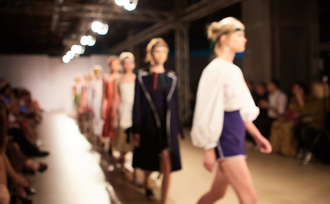 Fashion runway out of focus. The blur background / ©sarymsakov.com - stock.adobe.com, Andrey_Sarymsakov_SARYMSAKOVSTUD Fashion runway out of focus. The blur background.